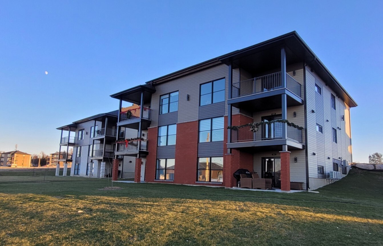 2824 Rue De L'horizon, Lacmegantic, QC G6B 0H5 Multifamily for Sale