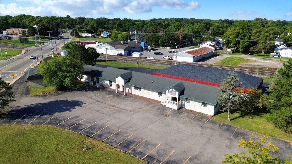 320 E Grand Blanc Rd, Grand Blanc, MI for sale - Building Photo - Image 2 of 27