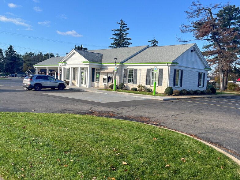 1 N Bedford Rd, Springfield, MI 49037