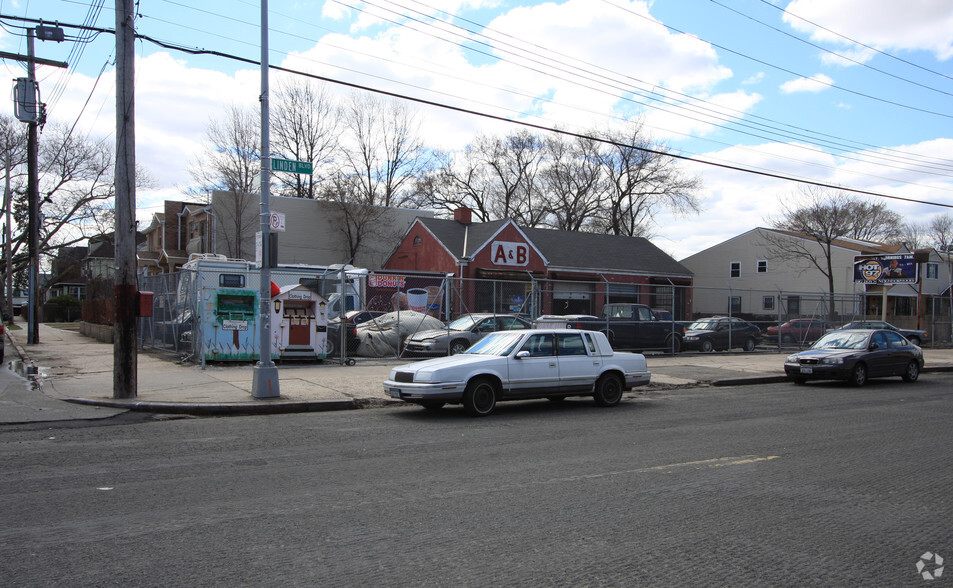 194-14 Linden Blvd, Saint Albans, NY for sale - Primary Photo - Image 1 of 1