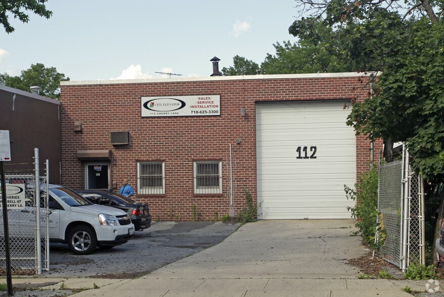 112 Cherry Ln, Floral Park, NY for sale - Primary Photo - Image 1 of 1