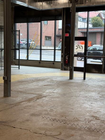 164 Broadway St, Asheville, NC for lease - Building Photo - Image 3 of 7