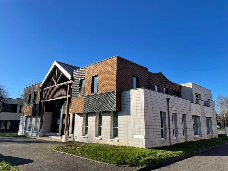 Office in Mont-Saint-Aignan for lease - Building Photo - Image 1 of 9