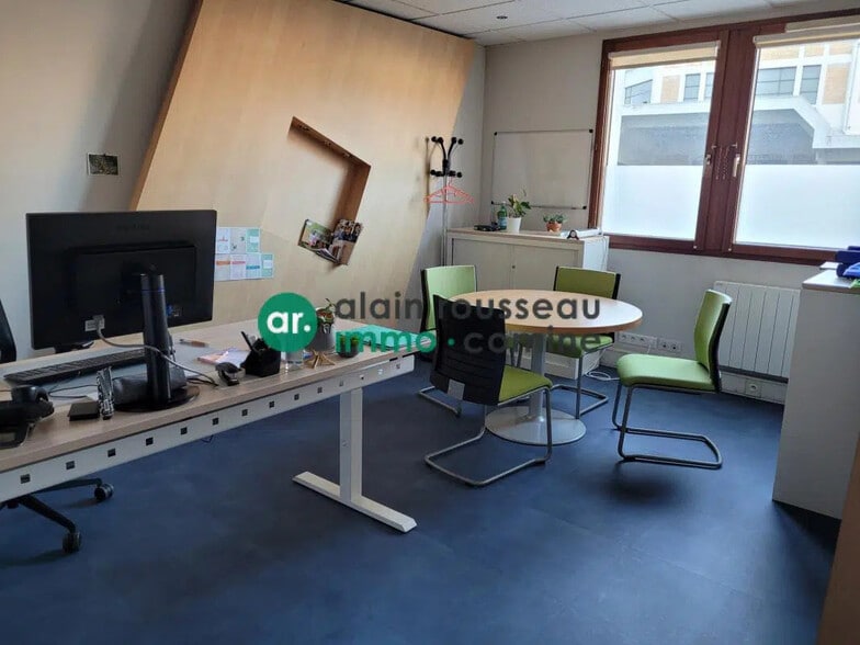 Office in Nantes for lease - Interior Photo - Image 2 of 4