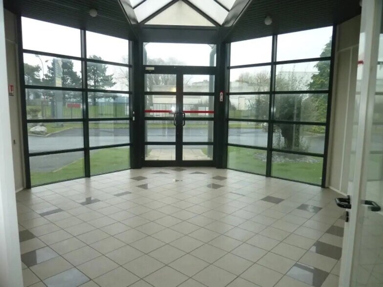 Office in Leers for lease - Lobby - Image 2 of 7