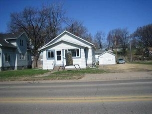 2316 Camanche Ave, Clinton, IA for sale - Primary Photo - Image 1 of 8