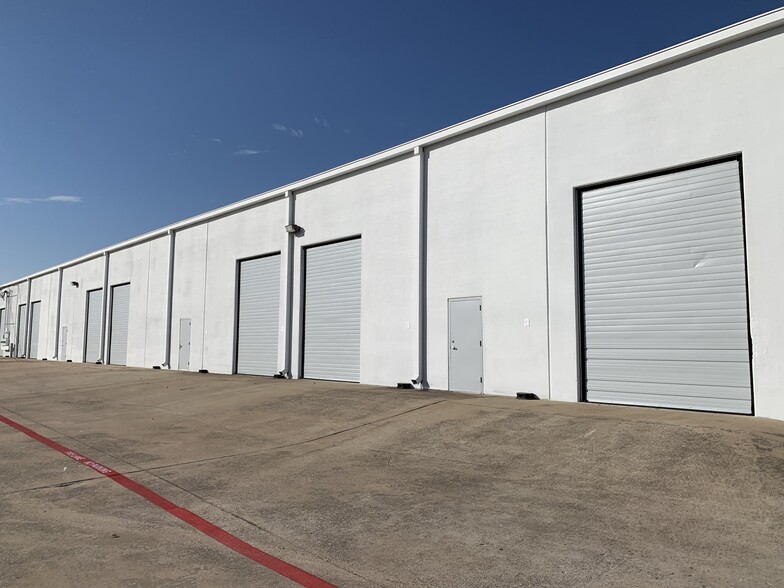 2921 Suffolk Dr, Fort Worth, TX for lease - Building Photo - Image 3 of 18