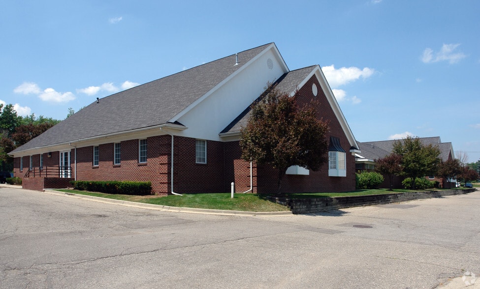 8391 Commerce Rd, Commerce Township, MI for lease - Building Photo - Image 3 of 3