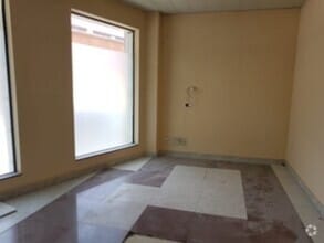 Retail in Cuenca, Cuenca for lease Interior Photo- Image 1 of 5