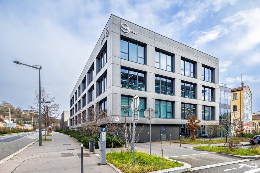 10 Rue Jean Marcuit, Lyon for lease - Primary Photo - Image 1 of 3