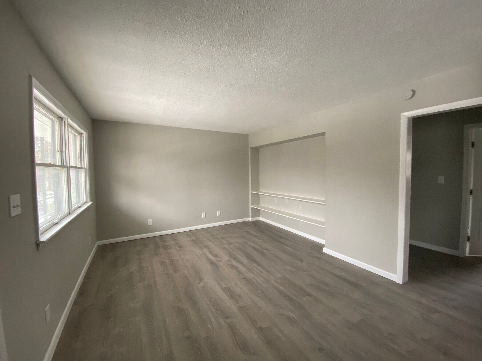 913 4th St, Charleston, IL 61920 4th Street Apartments