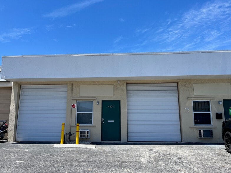 4530-4534 NE 11th Ave, Oakland Park, FL for lease - Building Photo - Image 3 of 7