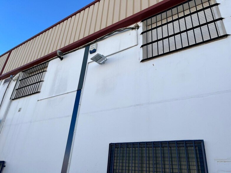 Industrial in Jaén for sale - Building Photo - Image 3 of 11