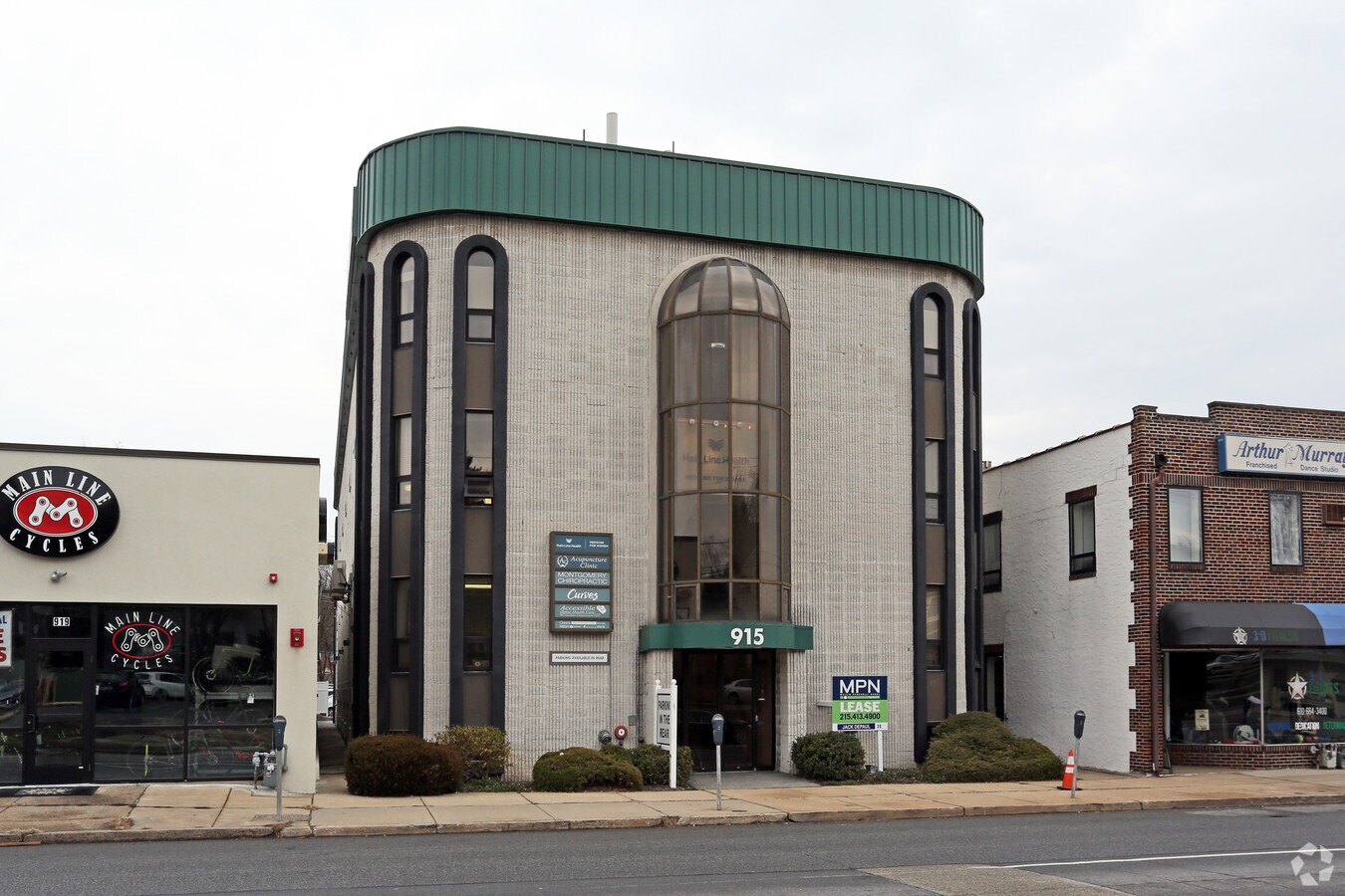 915 Montgomery Ave, Narberth, PA 19072 Royal Plaza