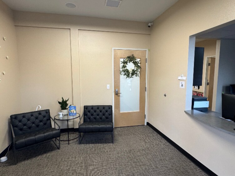 1607 Beavercreek Rd, Oregon City, OR for lease Interior Photo- Image 1 of 5