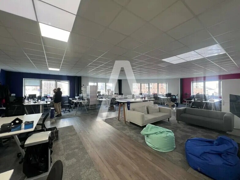 Flex in Ivry-sur-Seine for lease - Interior Photo - Image 1 of 7