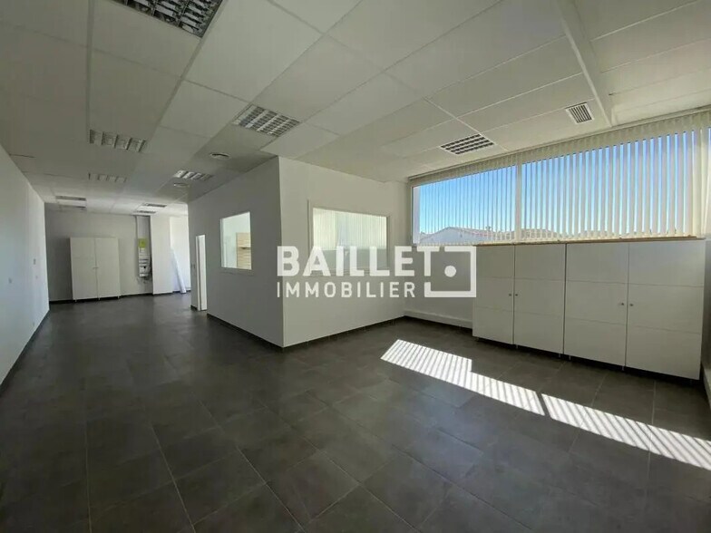 Office in Biot for lease - Interior Photo - Image 2 of 9