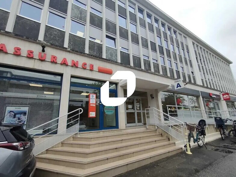 Office in Le Chesnay-Rocquencourt for lease - Building Photo - Image 1 of 13