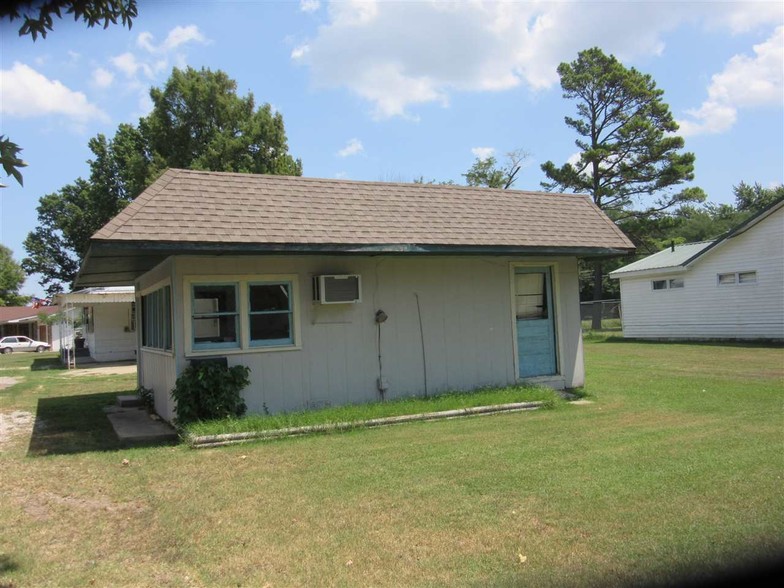 401 E Grand Ave, Cameron, MO for sale - Building Photo - Image 1 of 1