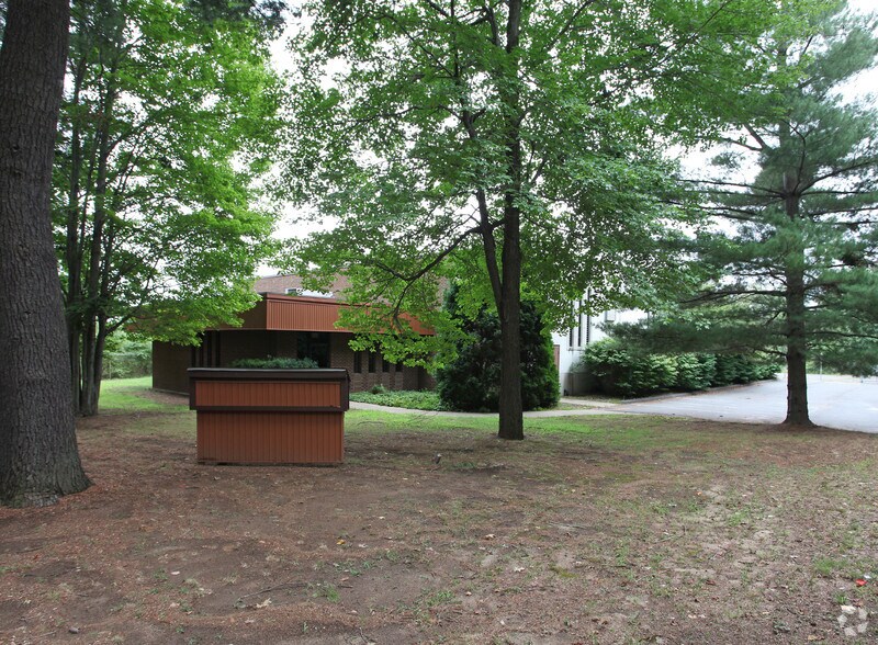 30 Cross St, Bristol, CT for sale - Primary Photo - Image 1 of 1