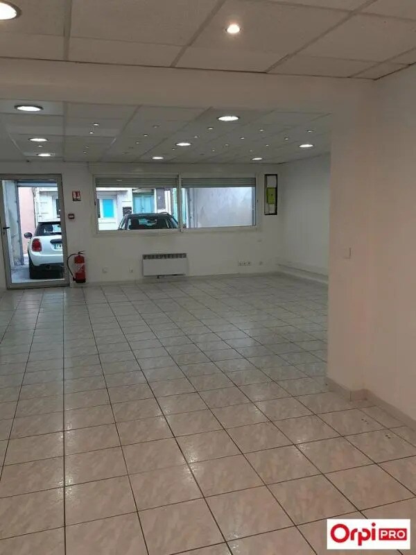 Retail in Valence for lease Interior Photo- Image 1 of 10