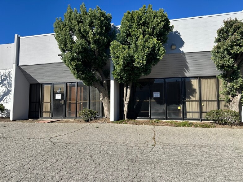 9533-9551 Cozycroft Ave, Chatsworth, CA for lease - Building Photo - Image 1 of 4