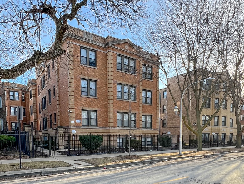 Two Buildings, 26-Units, 10.08% CAP portfolio of 2 properties for sale on LoopNet.com - Building Photo - Image 3 of 13