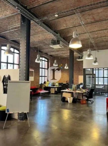 Office in Roubaix for lease - Building Photo - Image 1 of 18