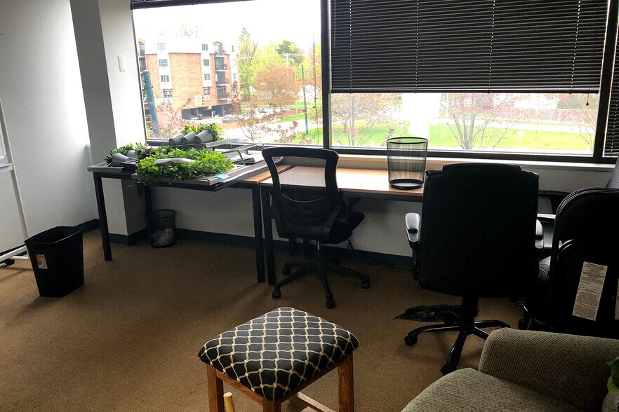 390 Park St, Birmingham, MI for lease - Interior Photo - Image 2 of 12