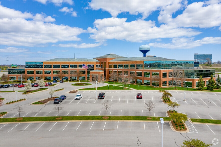 10000 Innovation Dr, Wauwatosa, WI for lease - Building Photo - Image 1 of 18