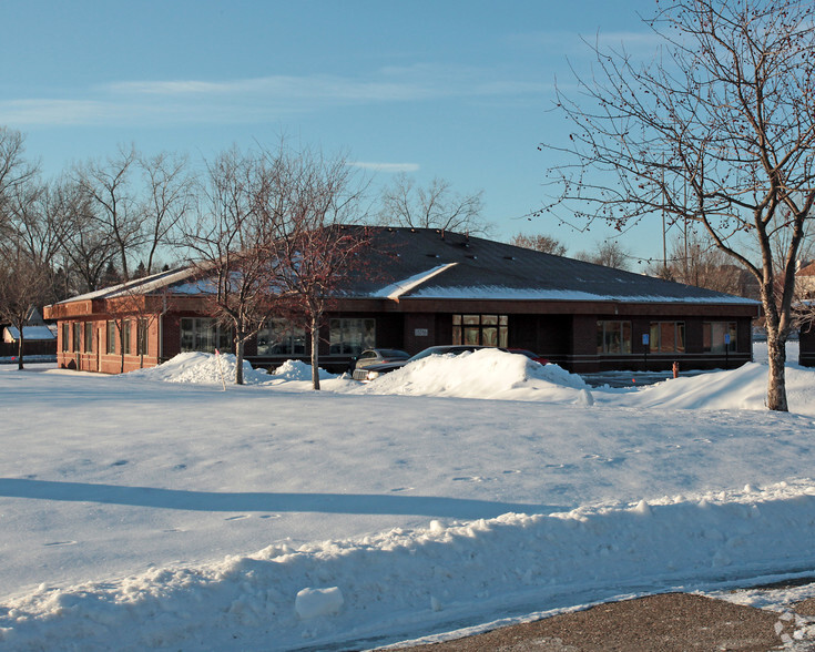 13786 Frontier Ct, Burnsville, MN for lease - Building Photo - Image 3 of 14