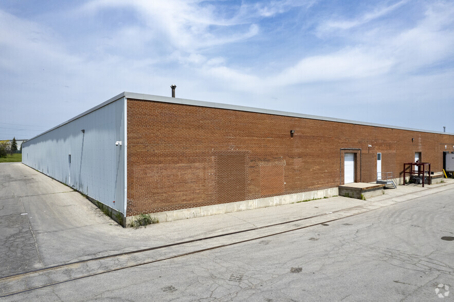 155-161 Orenda Rd, Brampton, ON for lease - Building Photo - Image 3 of 4