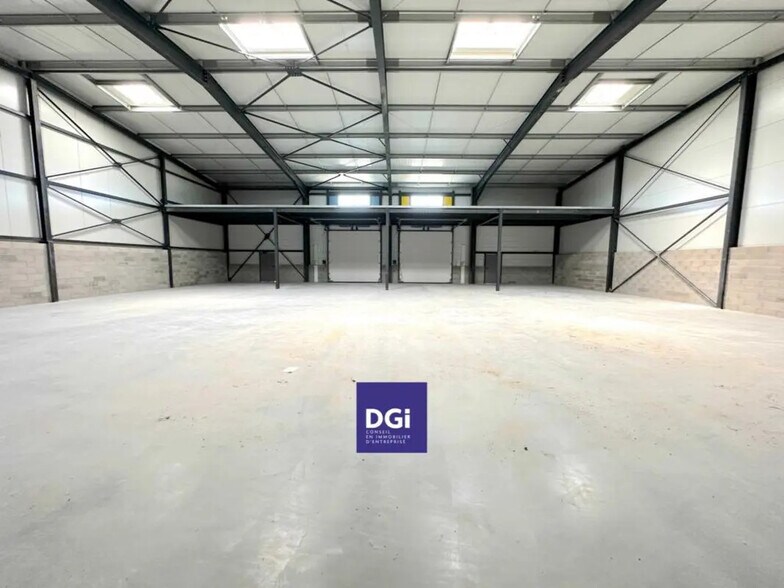 Flex in Nîmes for lease - Interior Photo - Image 1 of 5