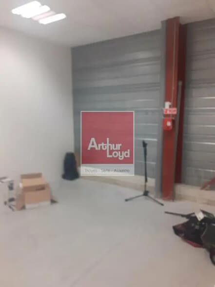 Industrial in Troyes for lease - Interior Photo - Image 3 of 6
