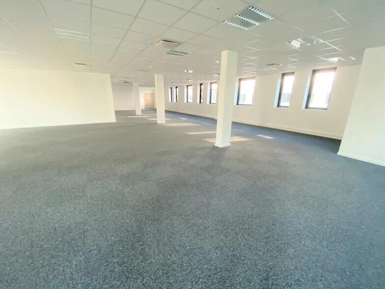 Office in Saint-Herblain for lease - Interior Photo - Image 3 of 4