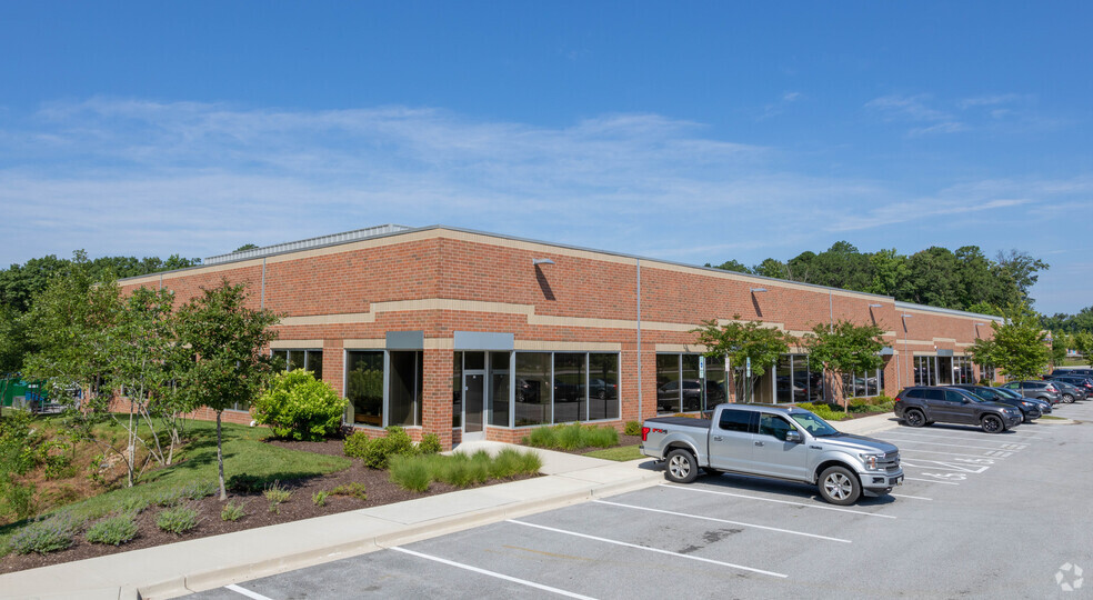 11695 Crossroads Cir, Middle River, MD for sale - Primary Photo - Image 1 of 1