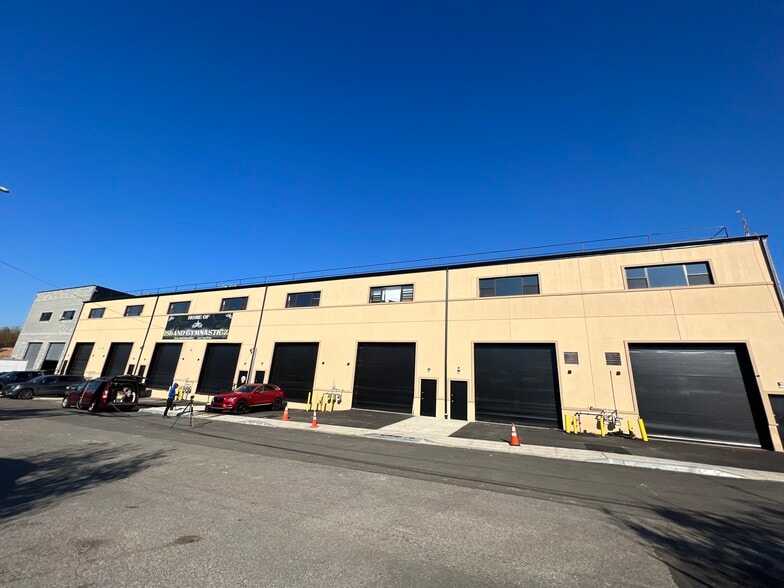 484 Sharrotts Rd, Staten Island, NY for lease - Building Photo - Image 2 of 6