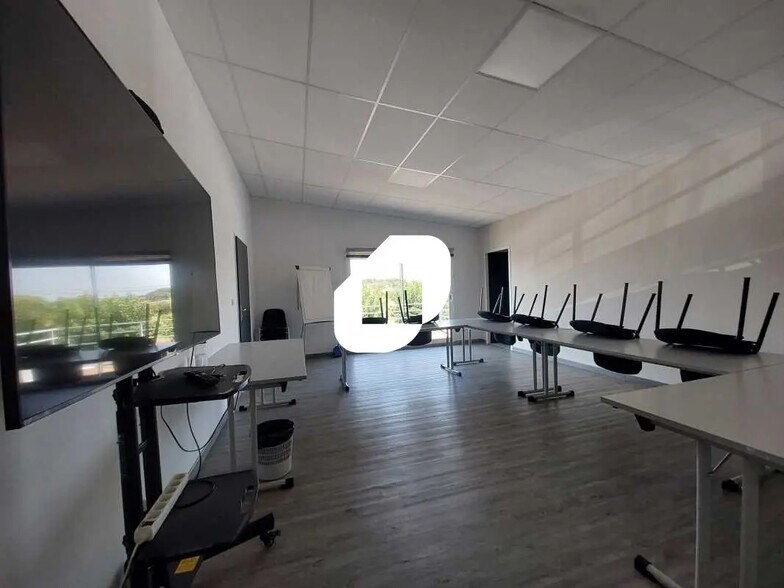 Office in Gallargues-le-Montueux for lease - Interior Photo - Image 3 of 11