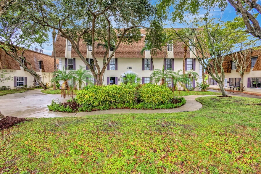 745 Us Highway 1, North Palm Beach, FL for lease - Building Photo - Image 1 of 8