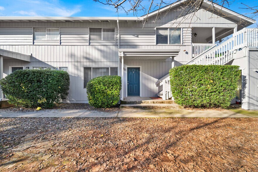 1091 Del Sol Pl, Redding, CA for sale - Primary Photo - Image 1 of 40
