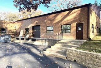 39W433 Highland Ave, Elgin, IL for lease Building Photo- Image 1 of 3