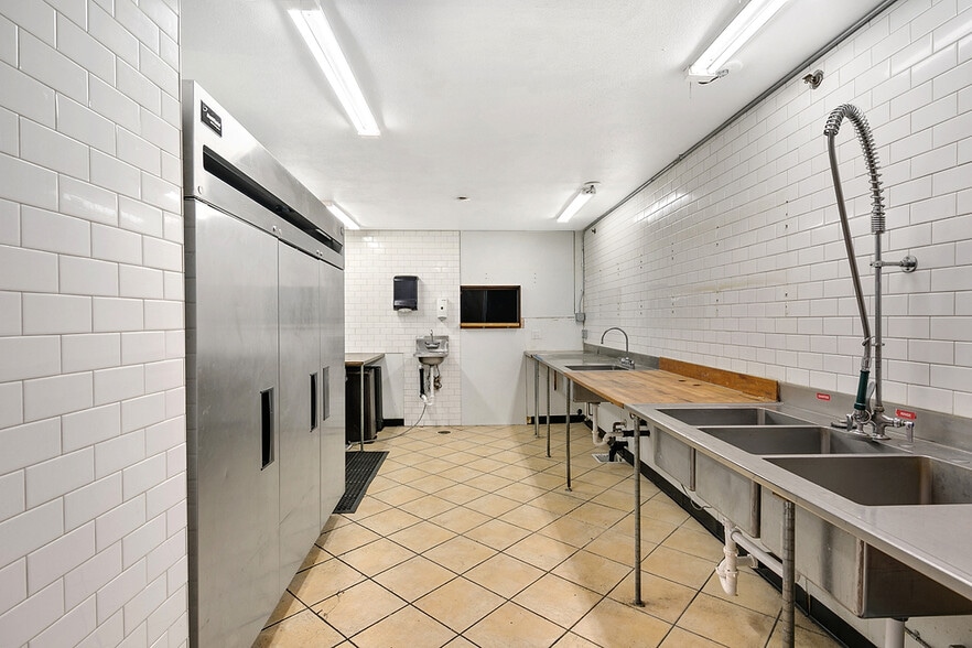 1545 NW 57th St, Seattle, WA for lease - Interior Photo - Image 2 of 13