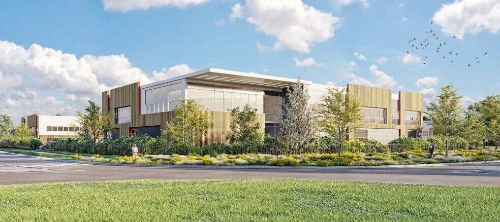 Industrial in Louvres for lease - Building Photo - Image 1 of 21