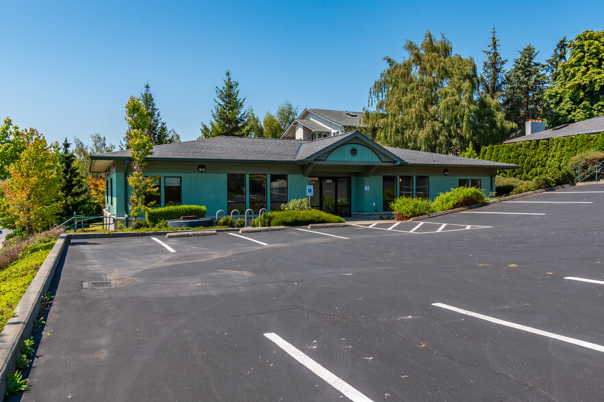 380 SE Barrington Dr, Oak Harbor, WA for lease - Primary Photo - Image 1 of 7