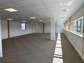 Flex in Tremblay-en-France for lease Building Photo- Image 2 of 3