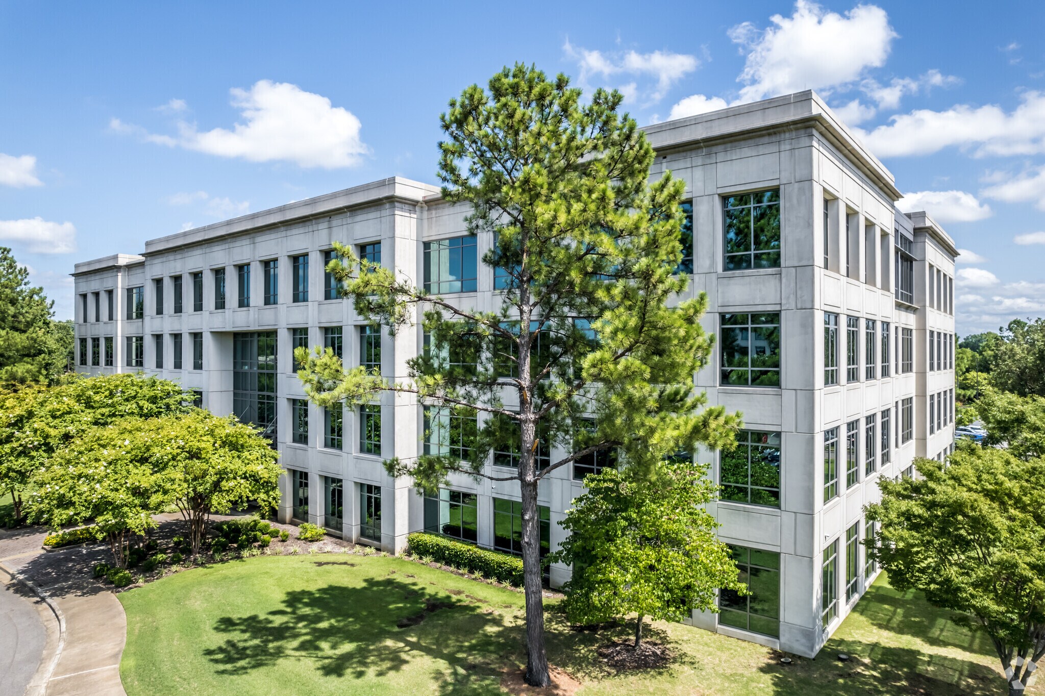 6775 Lenox Center Ct, Memphis, TN for lease Primary Photo- Image 1 of 8