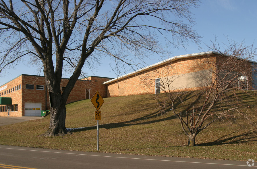 1081 E Highway 36, Maplewood, MN for lease - Building Photo - Image 3 of 8