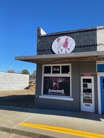 104 Main St, Broken Bow, OK for sale - Primary Photo - Image 1 of 1