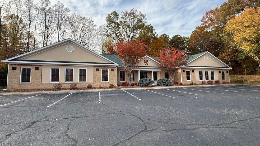 1445 Greenbrier Pl, Charlottesville, VA for sale - Building Photo - Image 1 of 16
