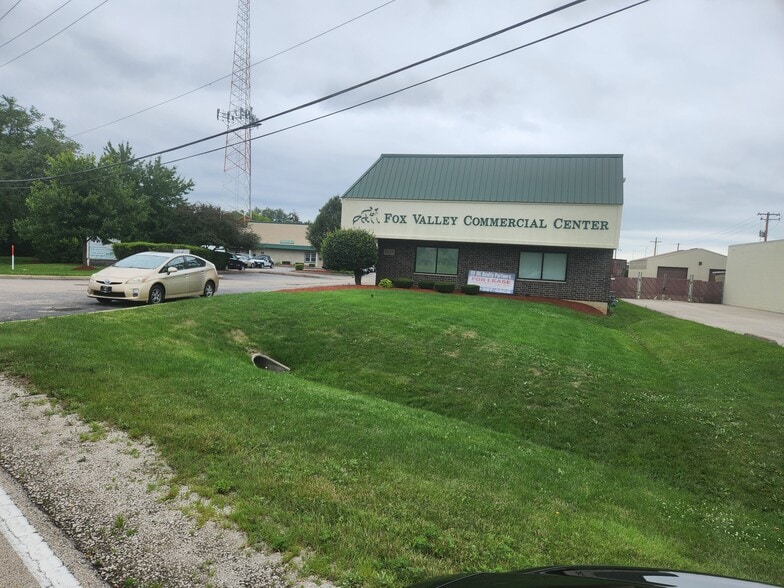 1625 Weld Rd, Elgin, IL for lease - Building Photo - Image 1 of 9